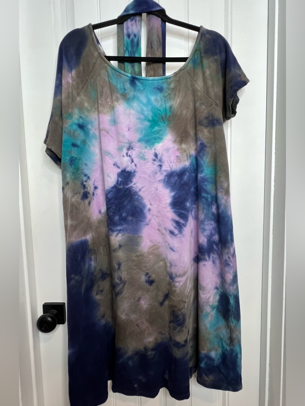 Torrid Tie-Dye Scoop Neck Midi Dress in Teal, Purple, and Gray. Size 1. - Picture 9 of 16